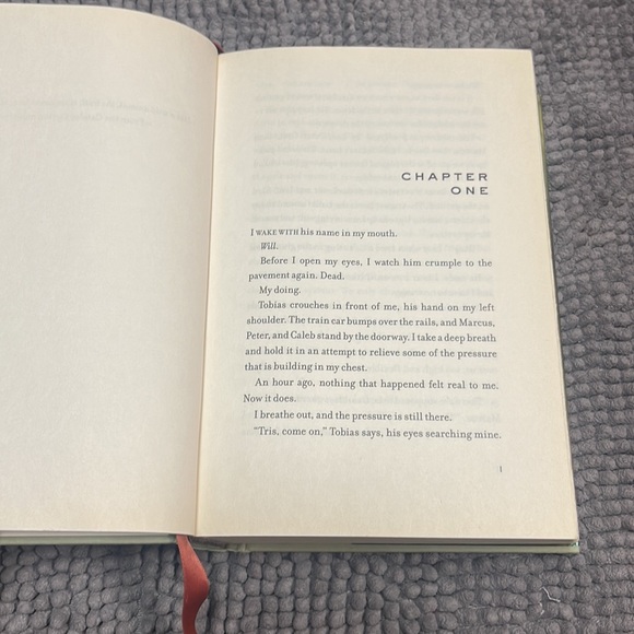 Insurgent by Veronica Roth Collector’s Edition Hardcover book - Picture 9 of 12